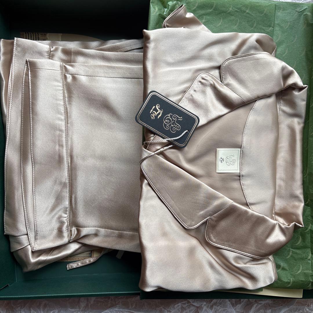 [新品]ベージュ シルク　パジャマセット　M