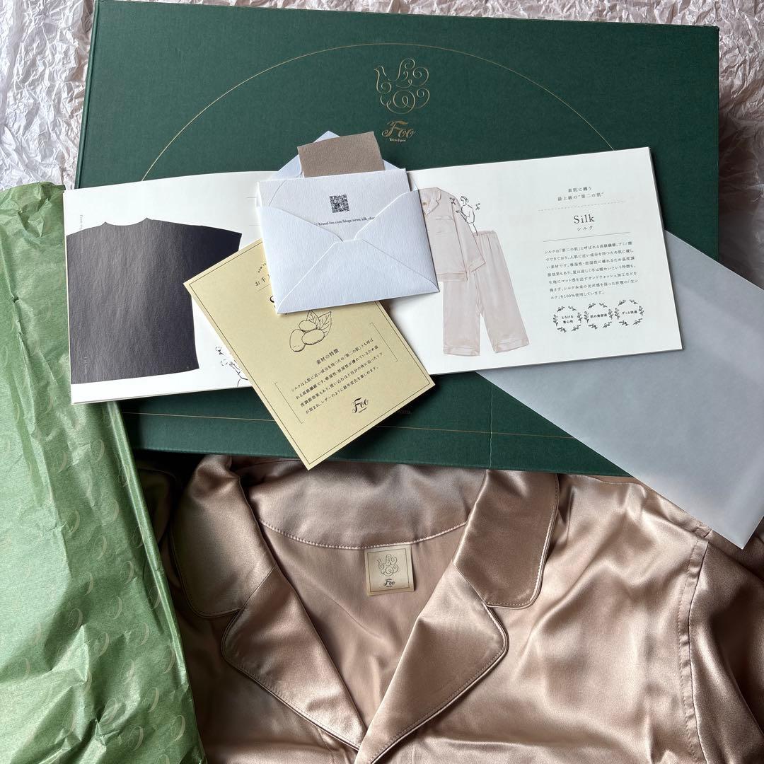 [新品]ベージュ シルク　パジャマセット　M
