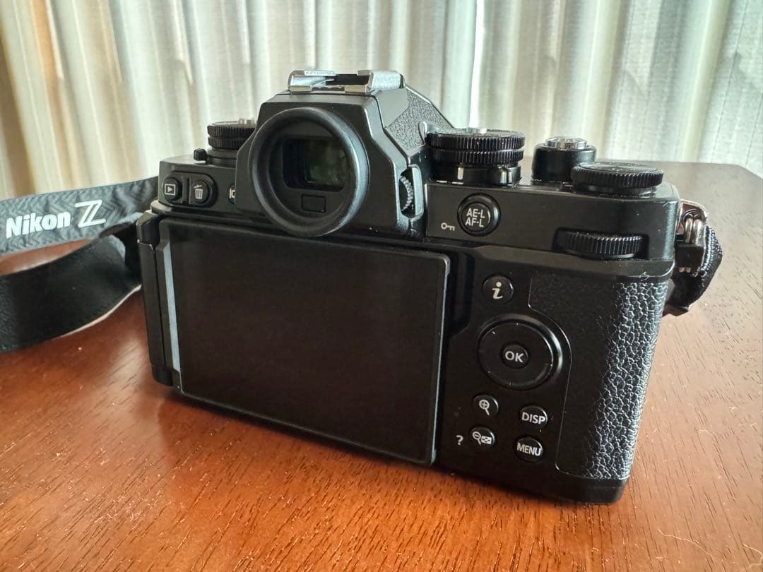 Nikon Z fc ミラーレス一眼カメラ　NIKKOR 40mm f2 レンズ