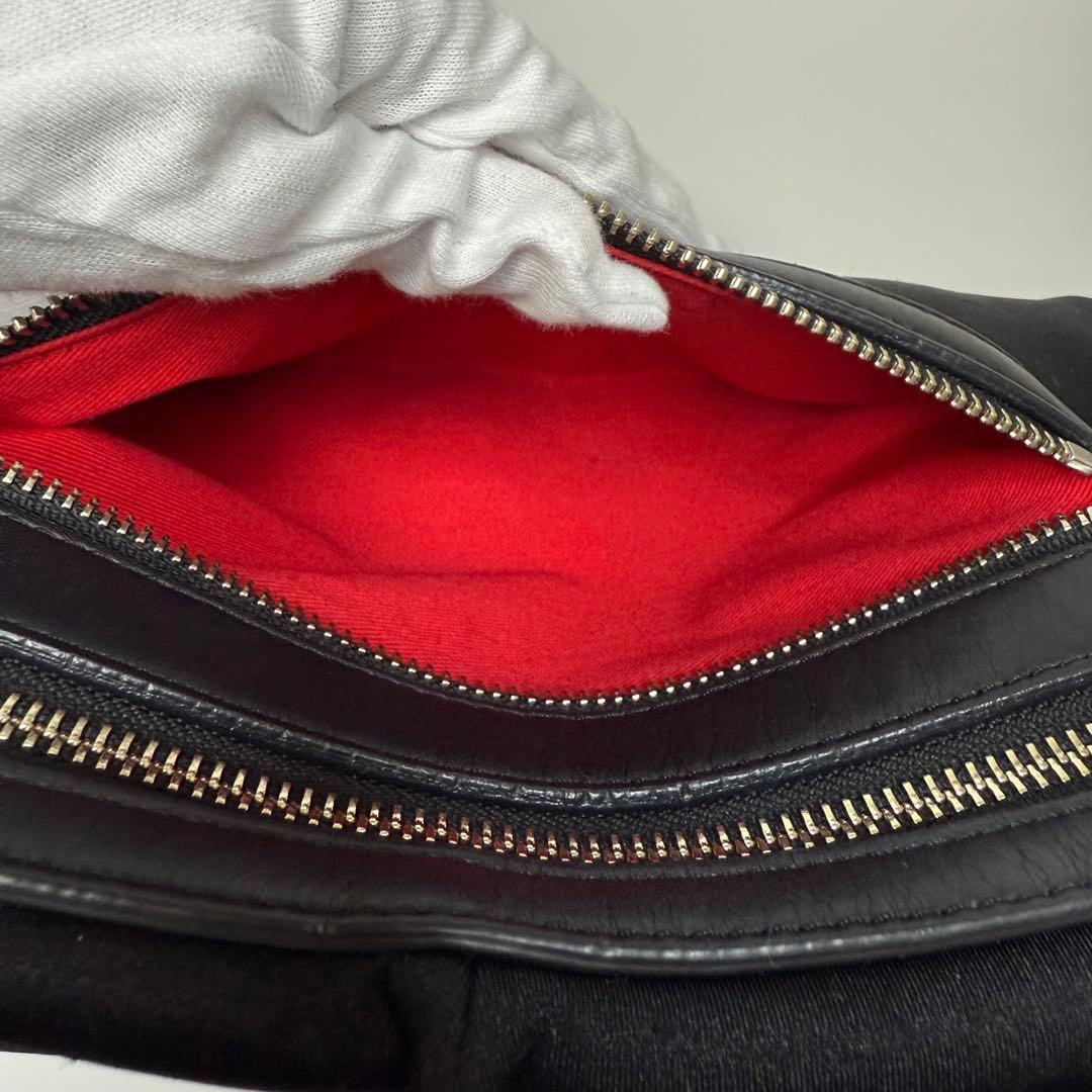 【24時間以内発送】カワカワ　ボディバッグ　WET ハトメ　ブラック