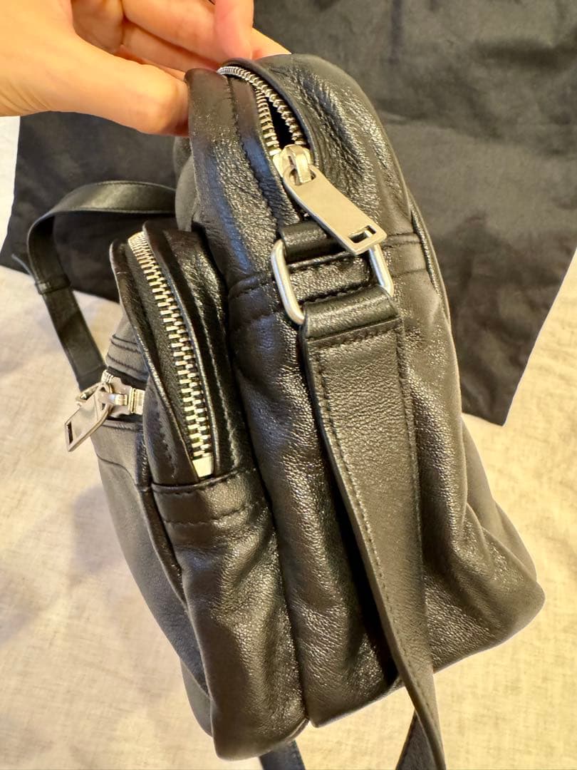 SAINT LAURENT ブラックレザー ショルダーバッグ　2回使用