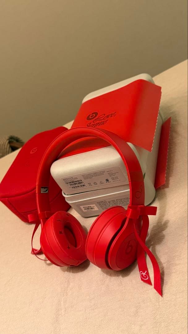 ヘッドホン Beats Solo JENNIE Special Edition
