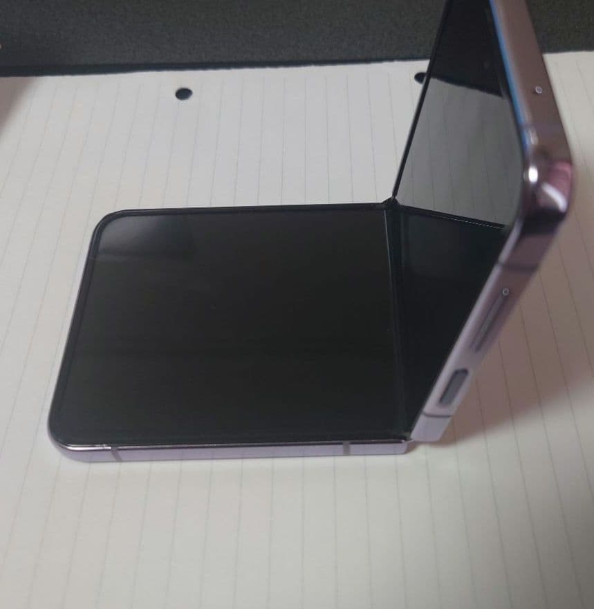 かなり綺麗　Galaxy Z Flip4 128GB パープル