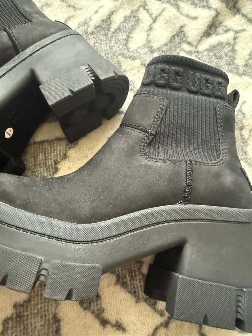 UGG サイドゴアブーツ ブラック