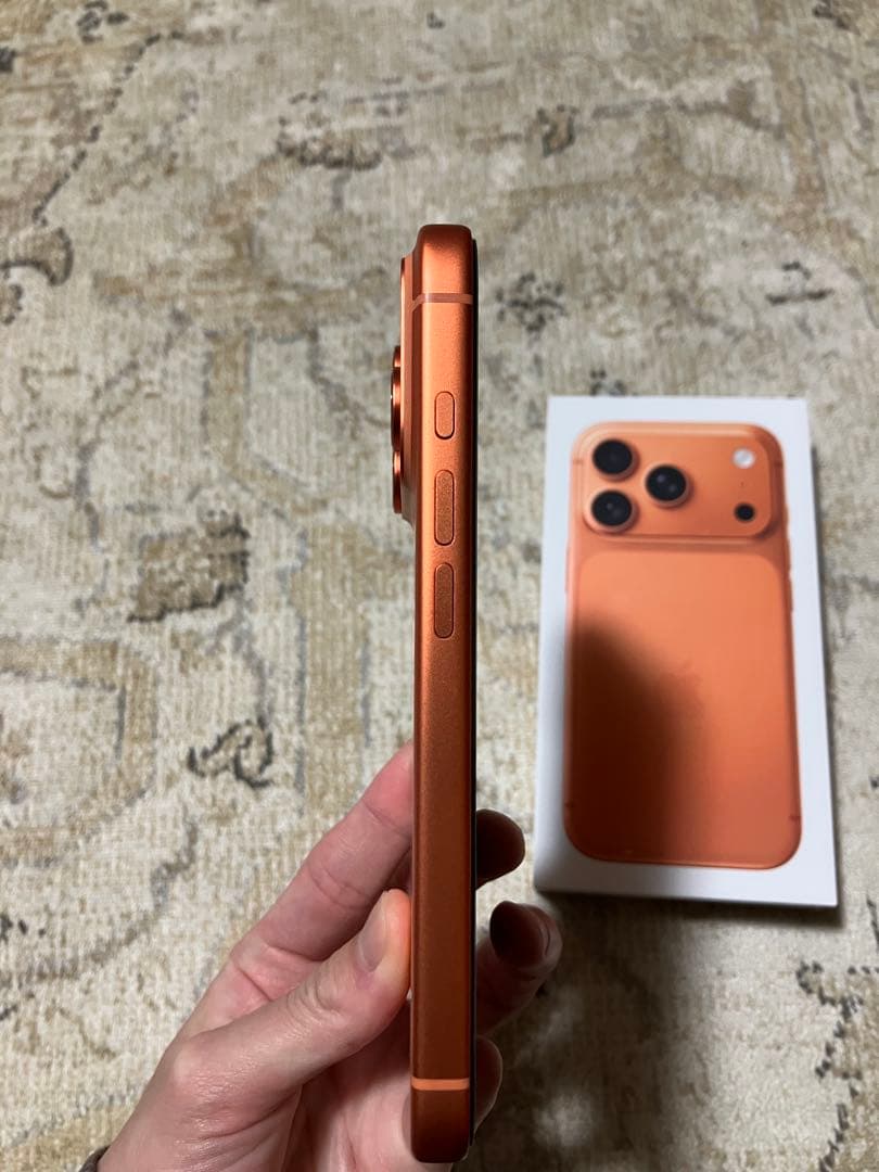 曜朱　iPhone 17 Pro 256GB コズミックオレンジ