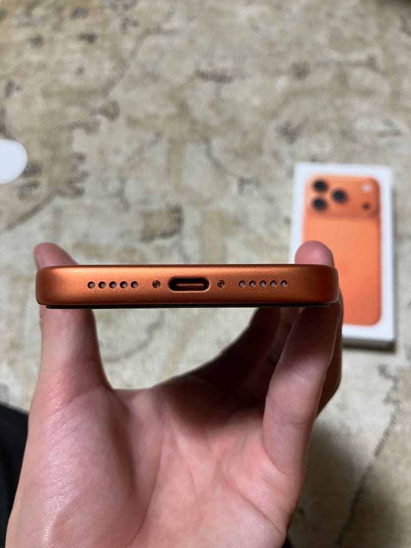 曜朱　iPhone 17 Pro 256GB コズミックオレンジ