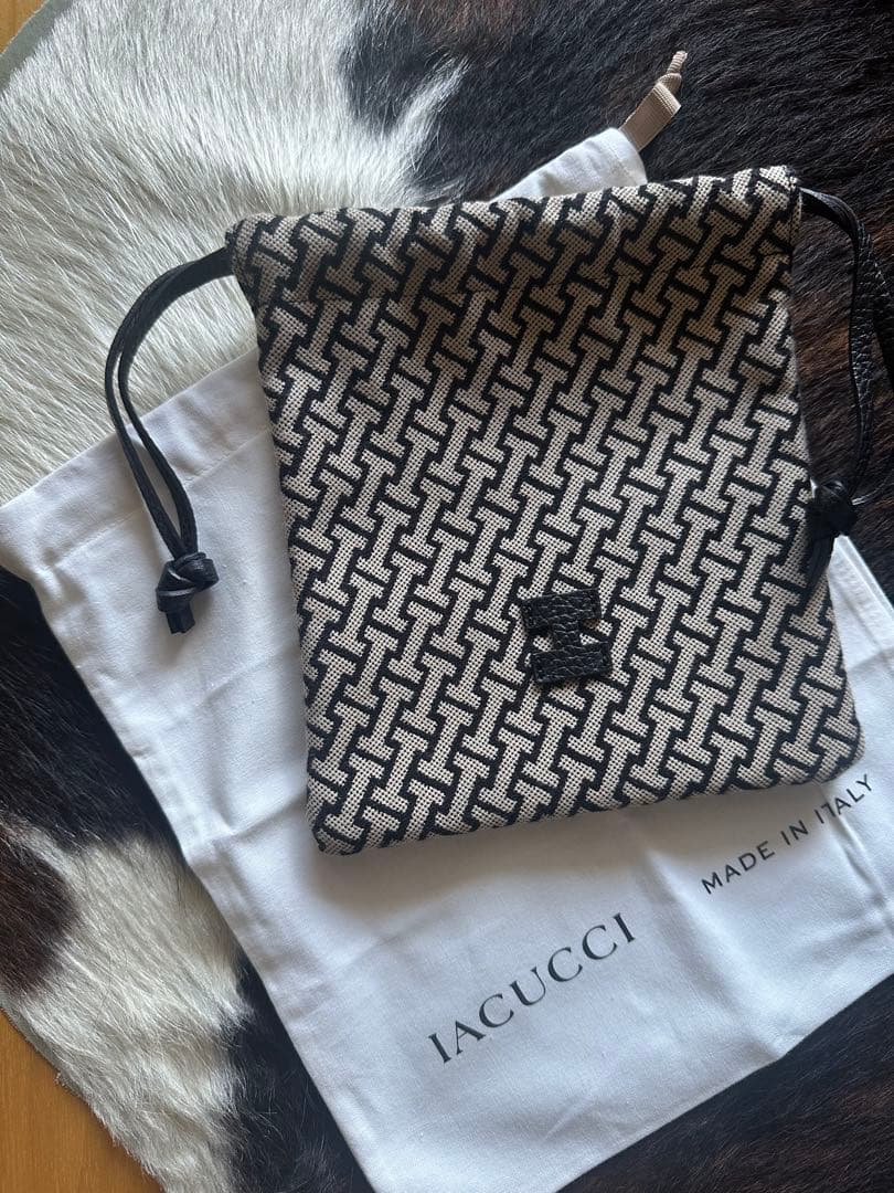 IACUCCI ポーチ♡ 新品　早い者勝ち！