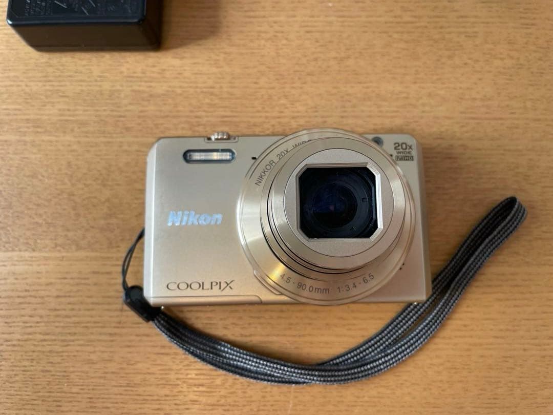 Nikon (ニコン)COOLPIX S7000 20倍ズームコンパクトデジカメ