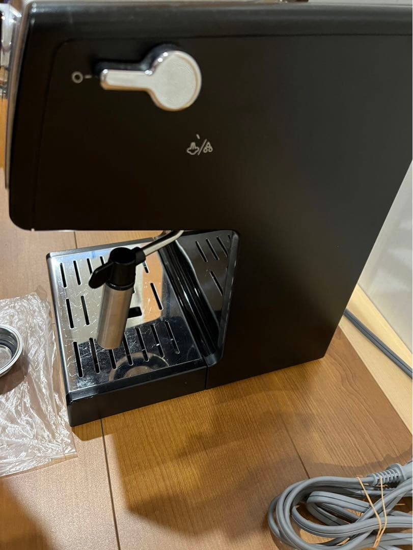 デロンギ　エスプレッソ・カプチーノメーカー ECP3220J-BK