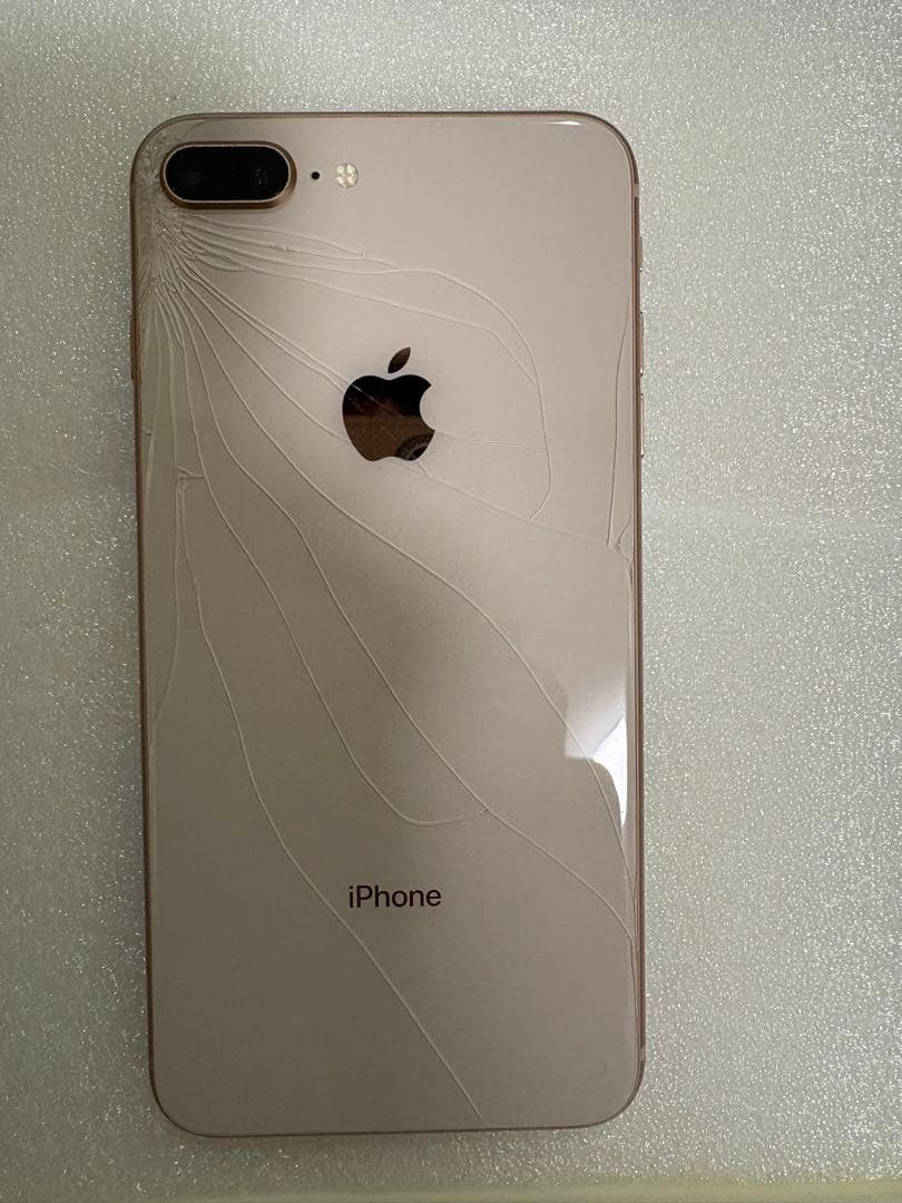 お*り様 iPhone 8 Plus 64GB ゴールド