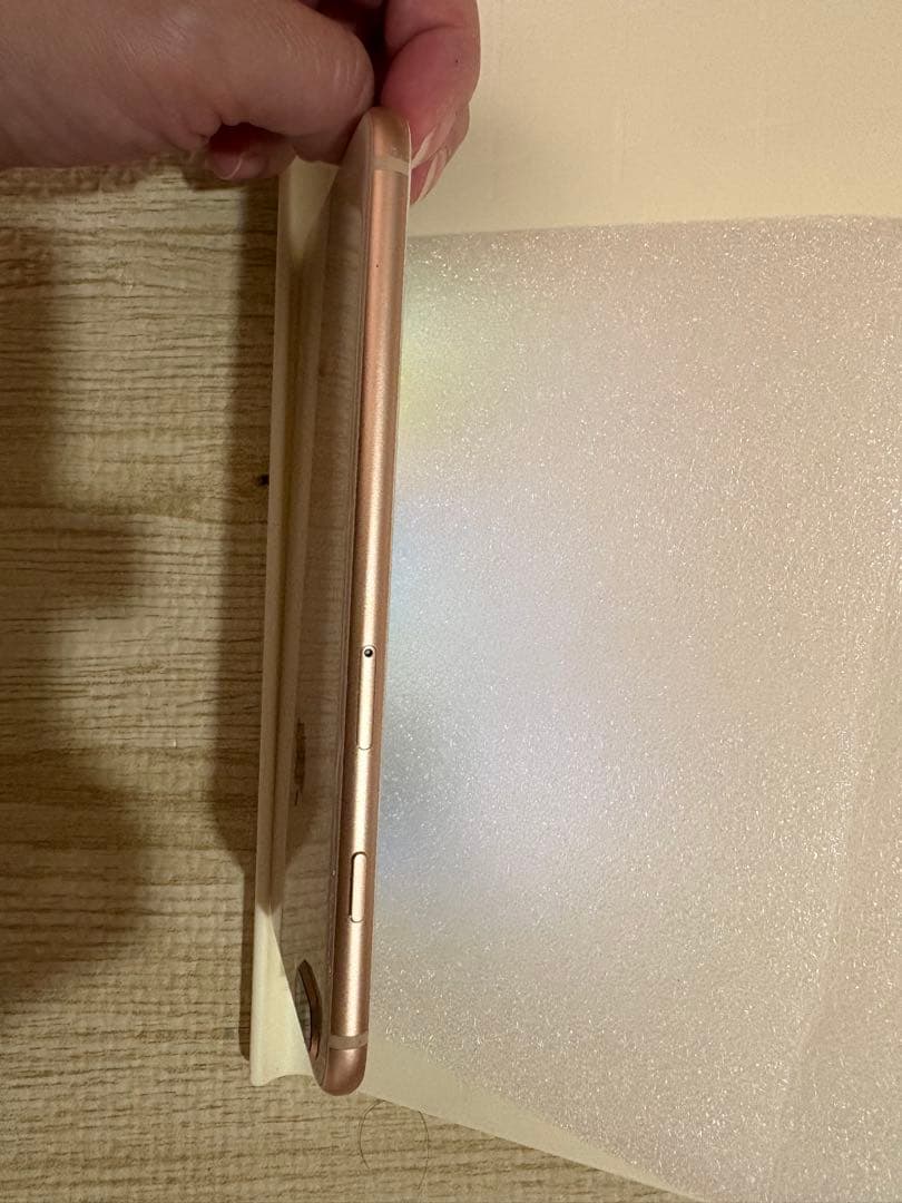 お*り様 iPhone 8 Plus 64GB ゴールド