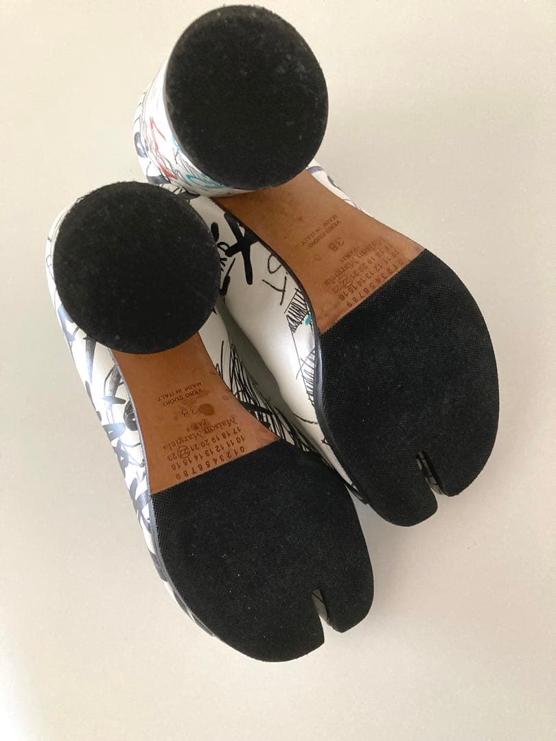 マルジェラ タビパンプス／ Maison Margiela 38Graffiti