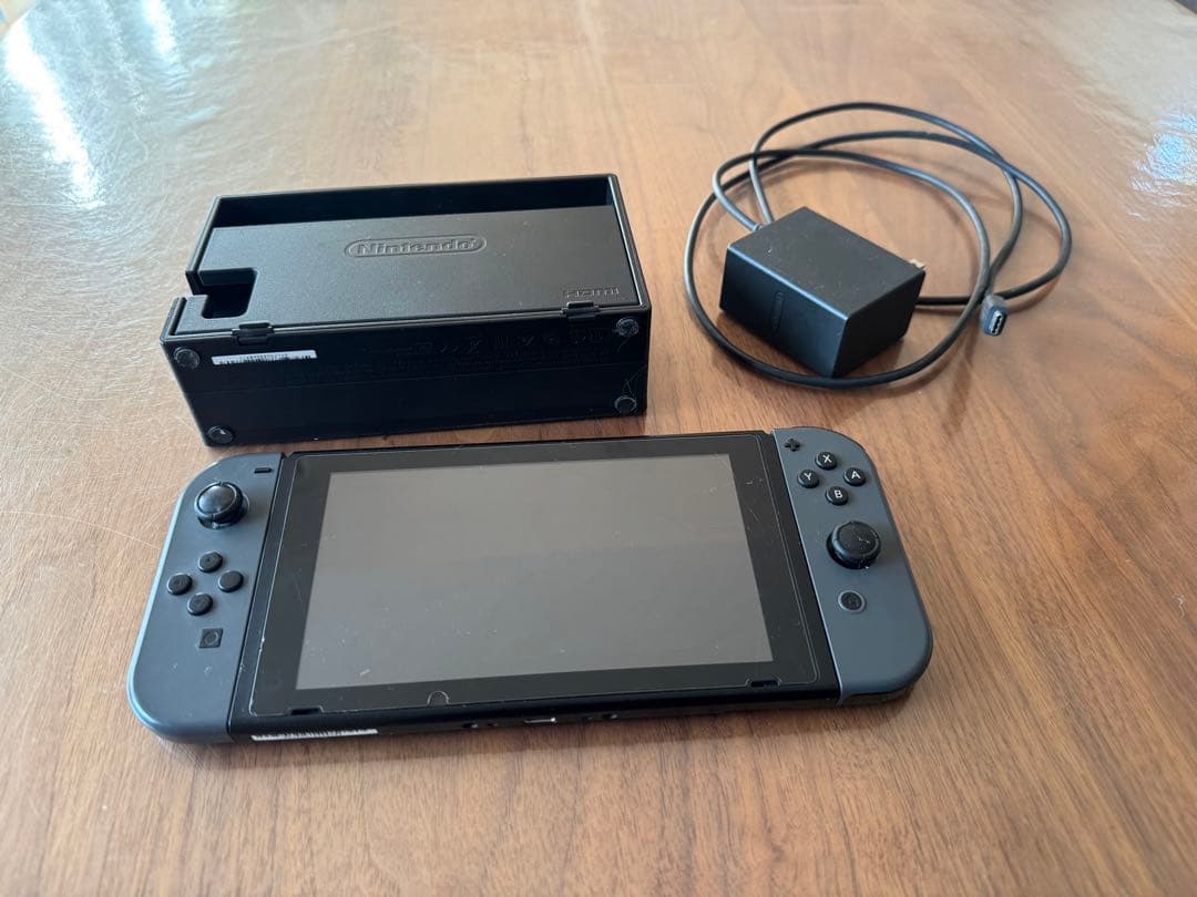Nintendo Switch 本体 + 付属品（箱あり）
