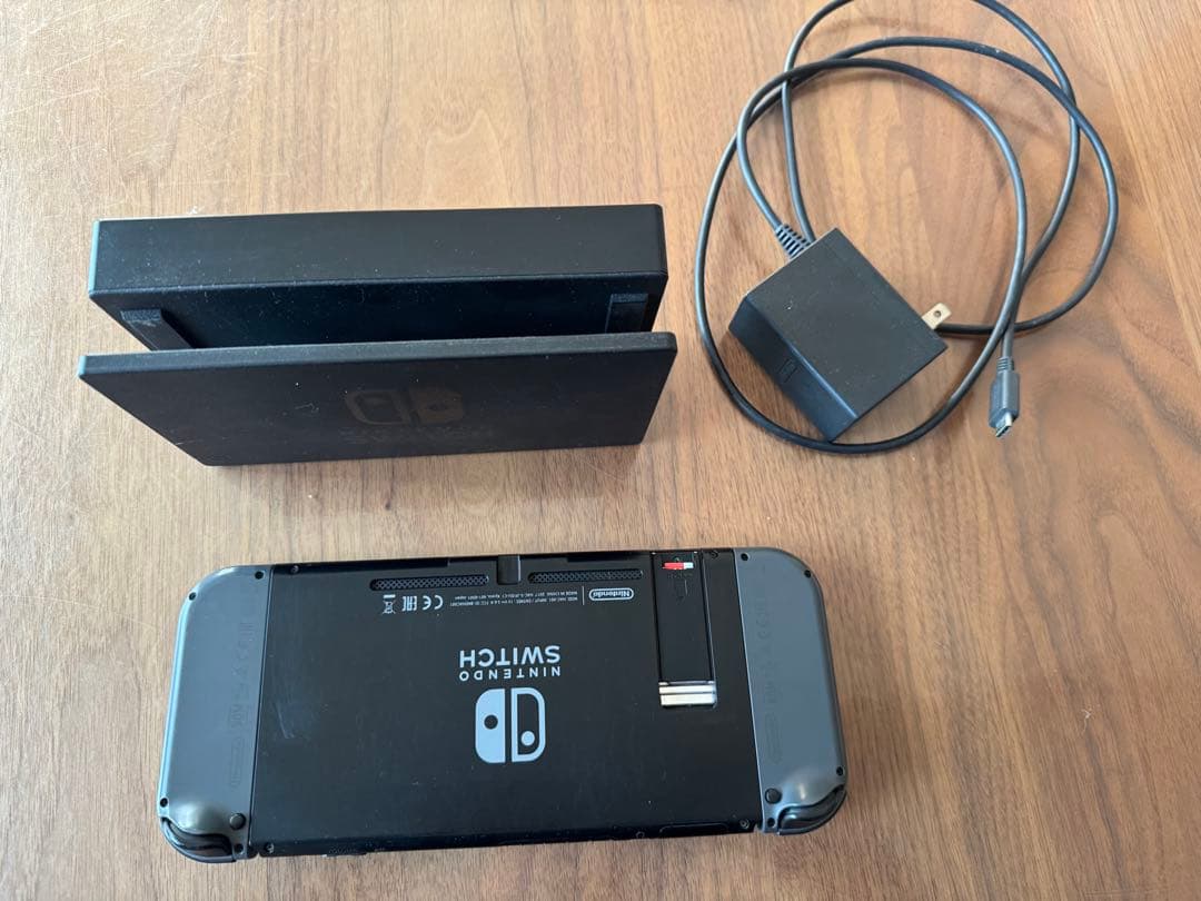 Nintendo Switch 本体 + 付属品（箱あり）