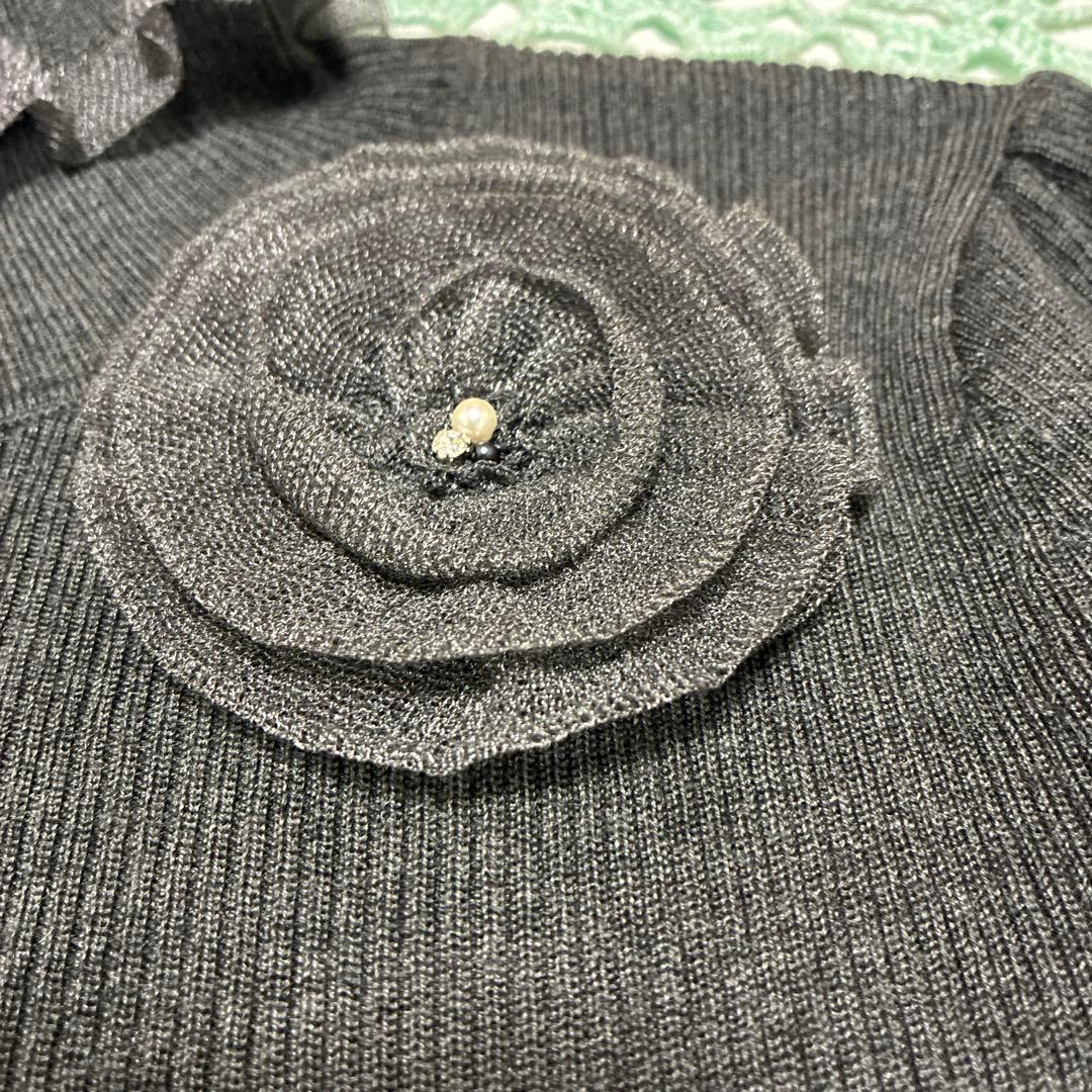 スーパービューティー☆44☆ 2025秋冬カタログ　コサージュ付きタートルニット