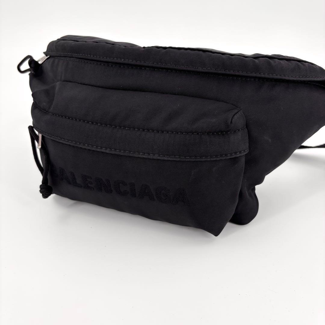 美品　バレンシアガ　ボディバッグ　黒　ナイロン　ロゴ