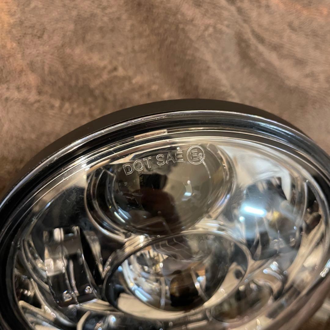 5.75インチ LEDヘッドライト シェル付き