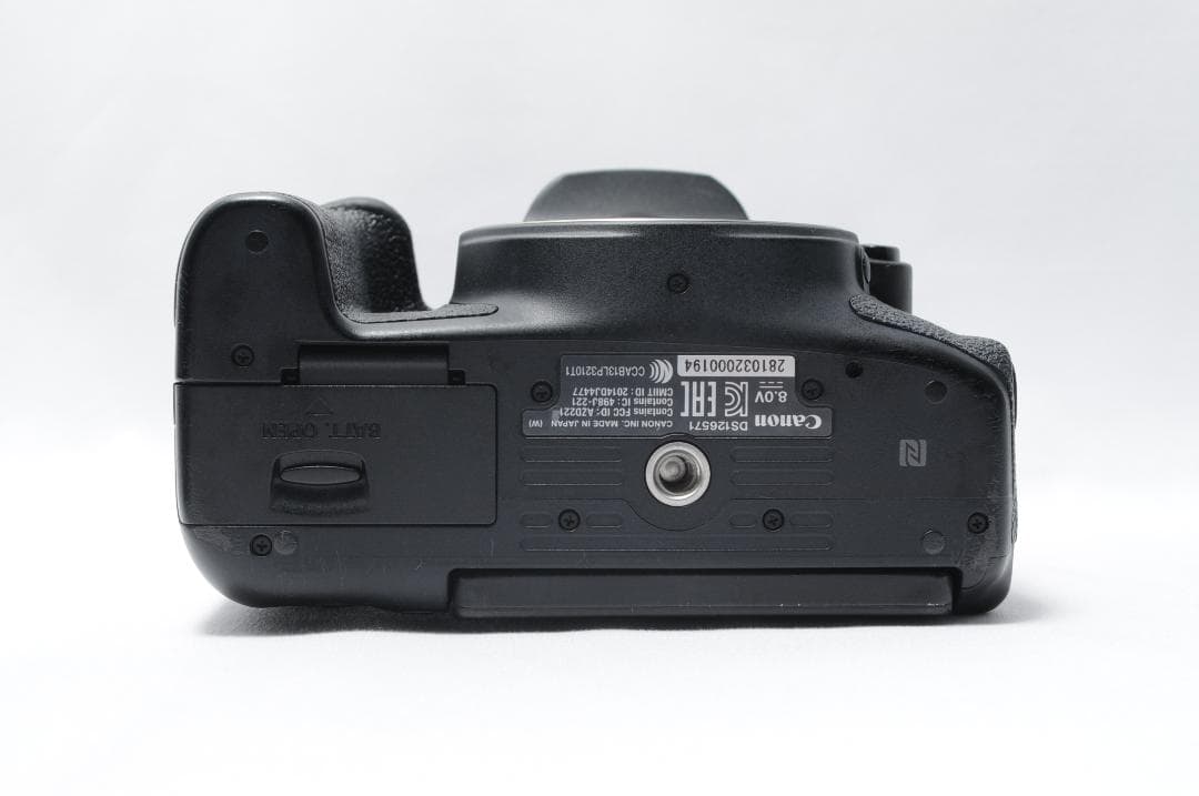 Wi-Fi機能付き Canon EOS kiss X8i 標準レンズキット