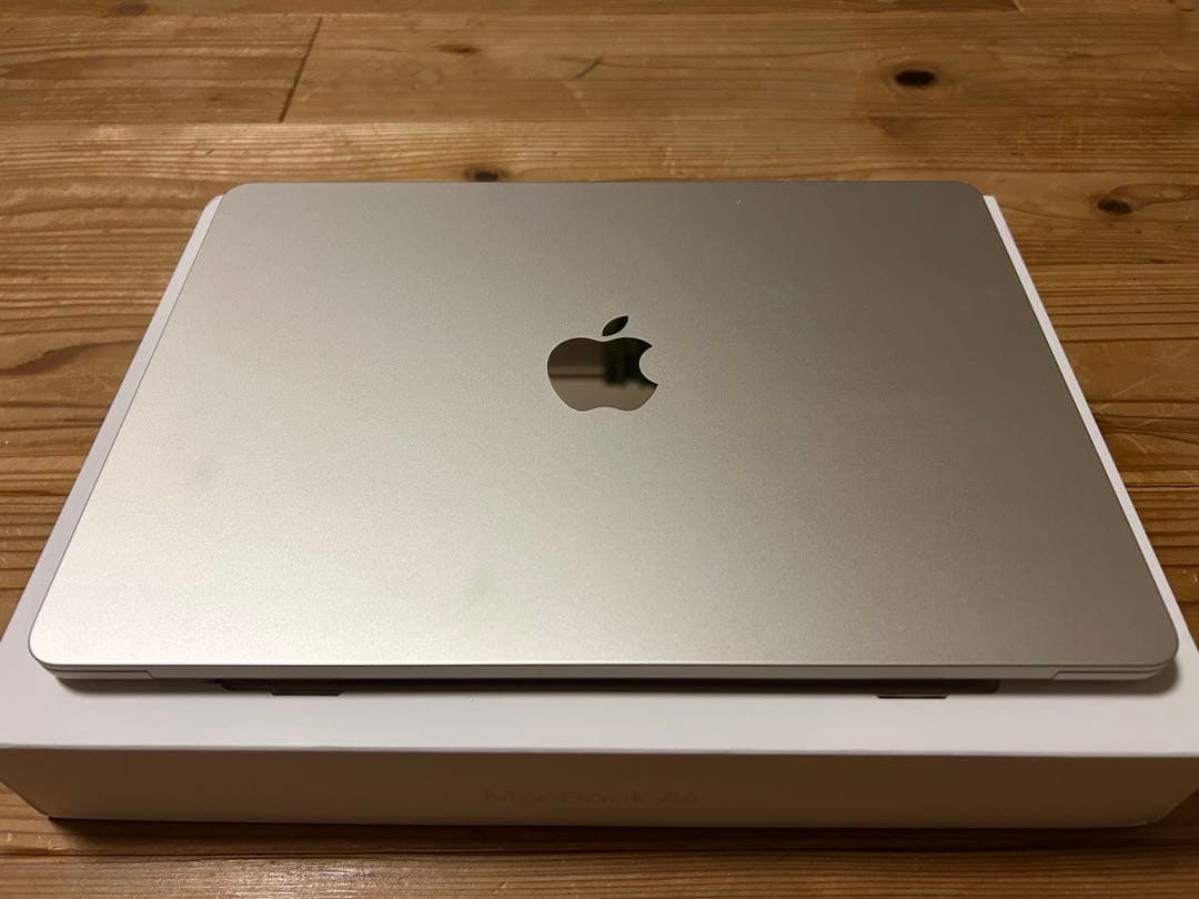 【極美品】MacBook Air M2チップ 8GB 256GB シルバー本体
