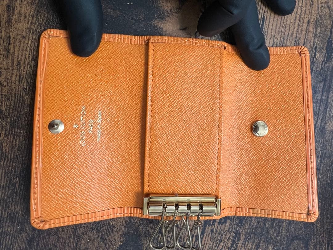 フ*人様 2ヶ月程使用したのみ　ルイヴィトンエピキーケース