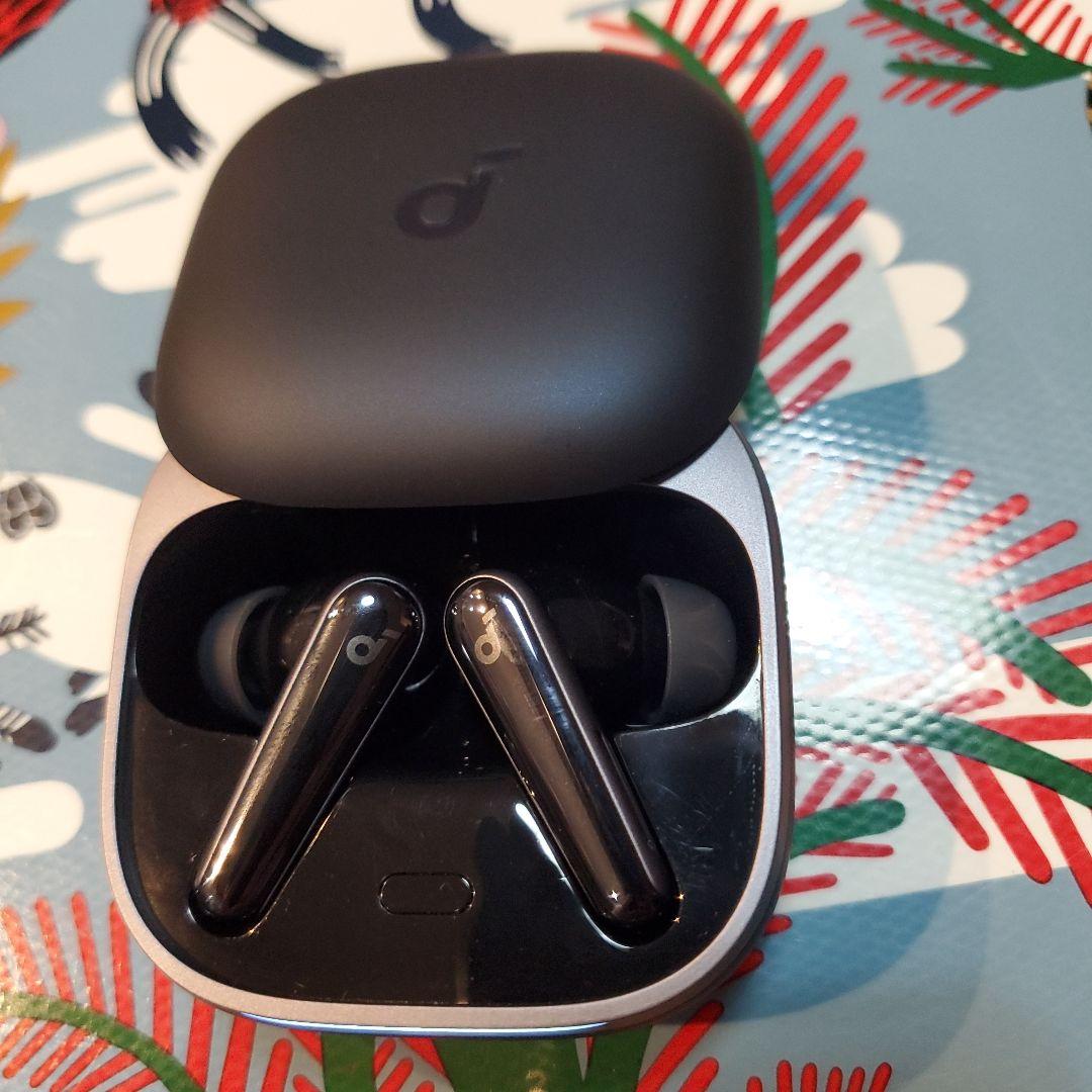 アンカー　Anker Soundcore Liberty5　イヤホン左右とケース