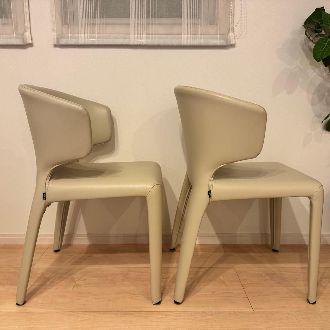 カッシーナ 白皮張りアームチェアー 一脚