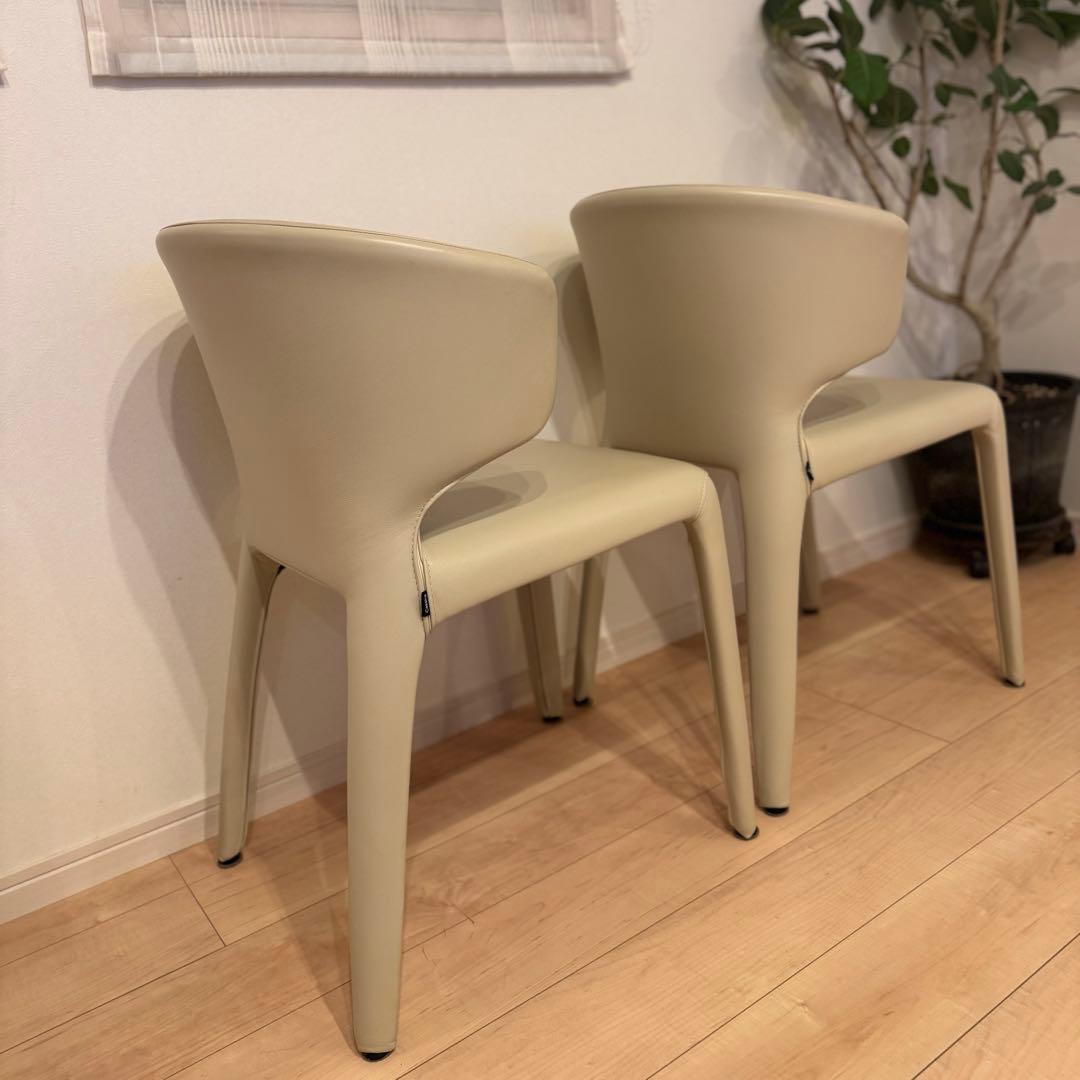 カッシーナ 白皮張りアームチェアー 一脚