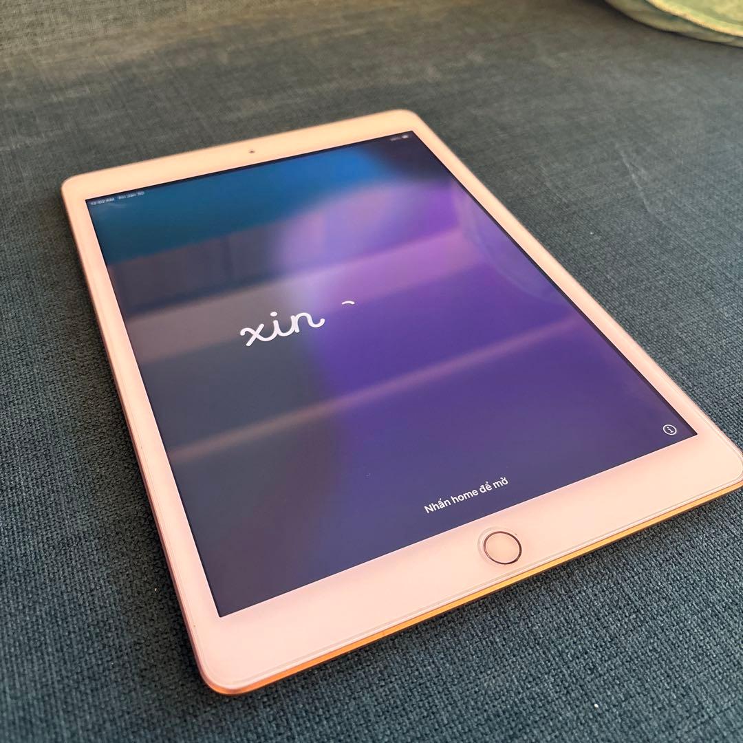 iPad 第8世代 32GB Wi-Fi ゴールド　フィルム、ケース付き