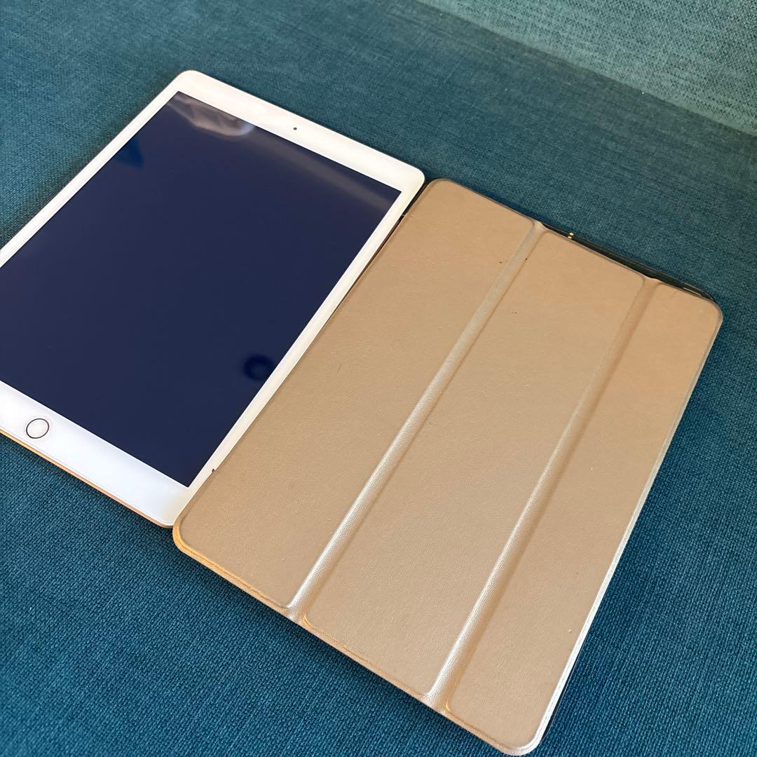 iPad 第8世代 32GB Wi-Fi ゴールド　フィルム、ケース付き