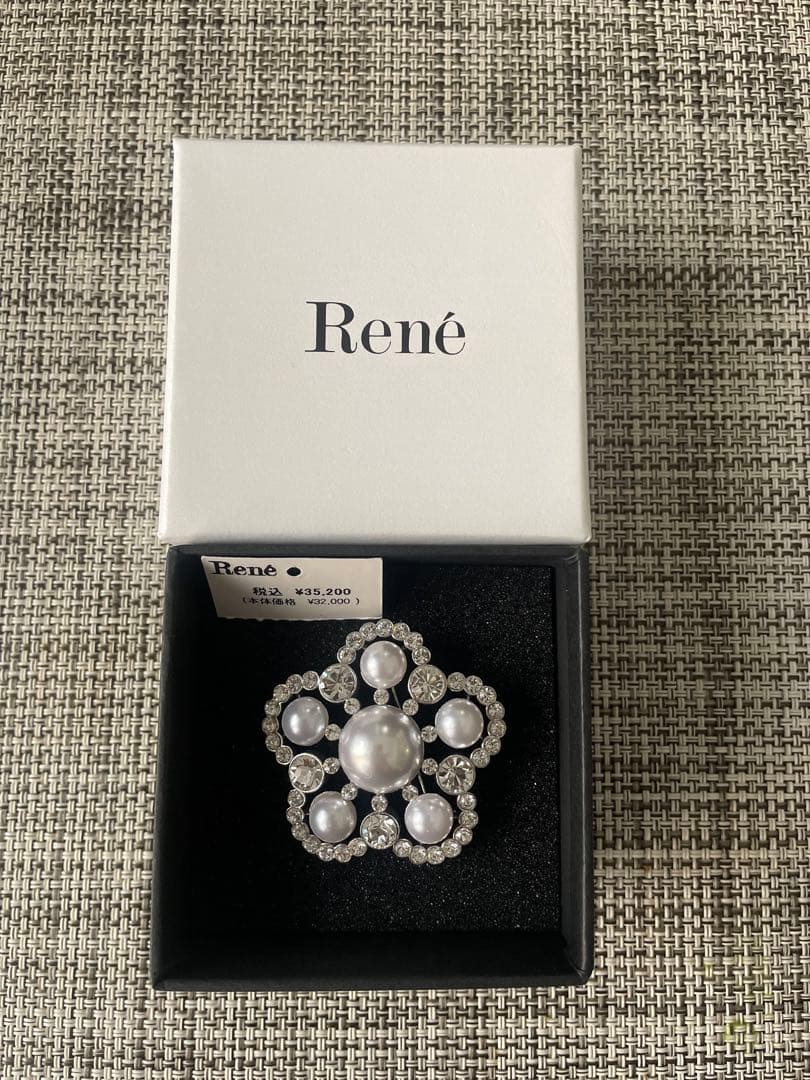 ⭐︎ 新品未使用タグ付き　ルネ Rene ブローチ　フラワー