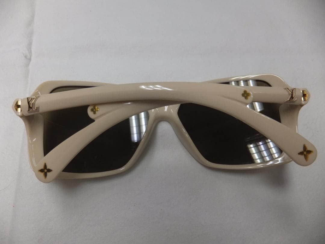 ルイヴィトン　フロール カレ サングラス ライトベージュ スモーク Z0392E