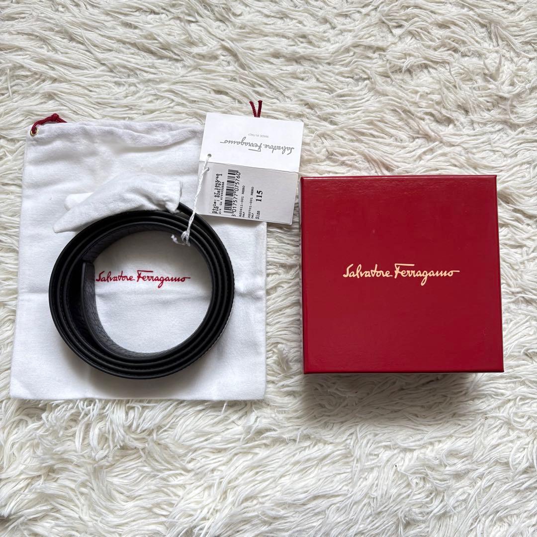 【未使用】フェラガモ ガンチーニ　リバーシブルベルト　箱　袋　シルバー金具