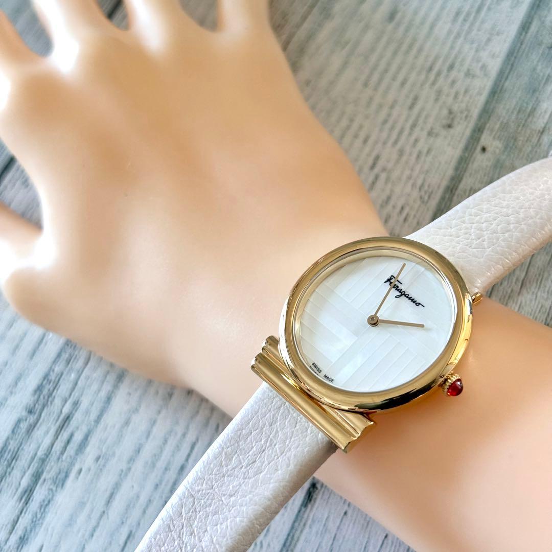 【希少】 Ferragamo フェラガモ 腕時計 ガンチーニ SFIY