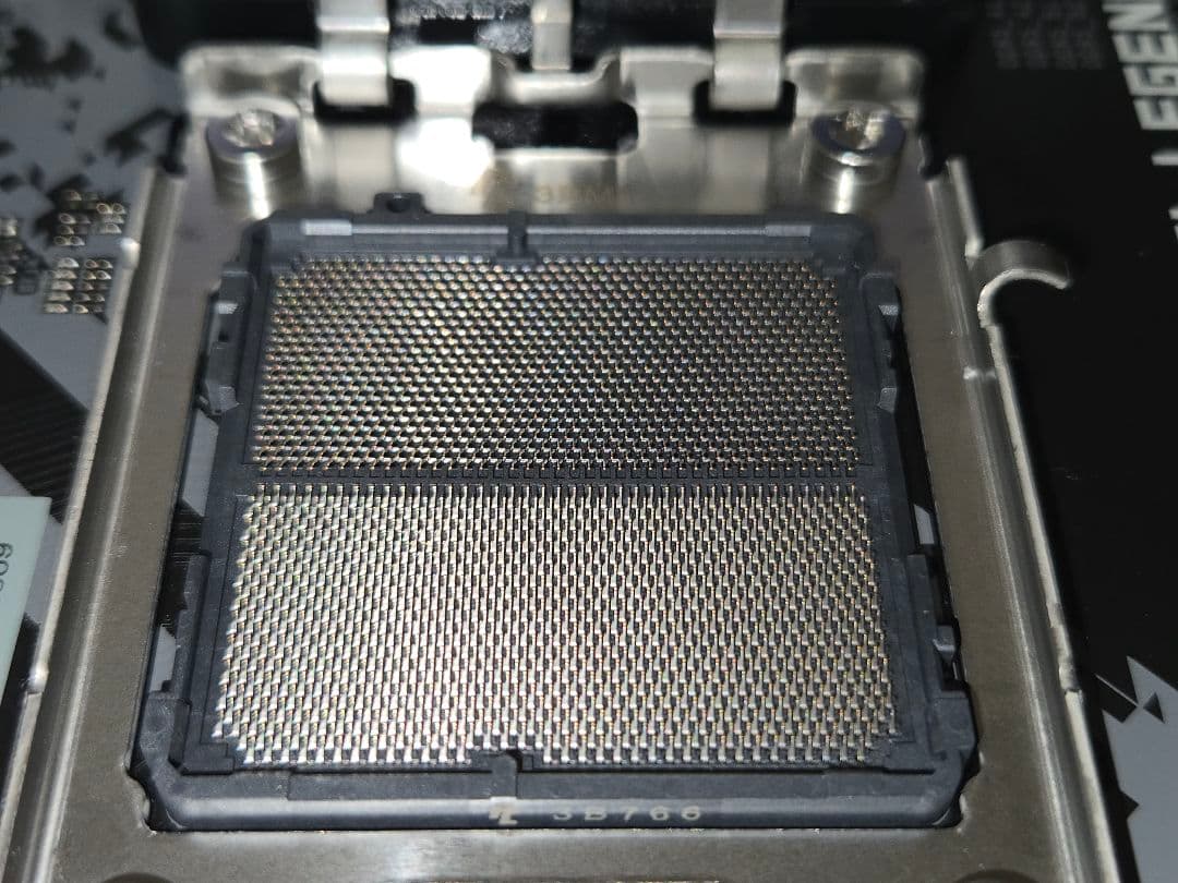 Ryzen 7 7800X3DとX670E Steel Legendのセット