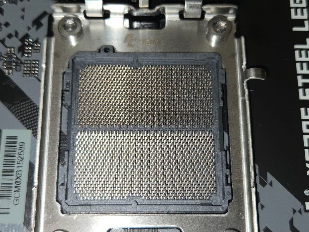 Ryzen 7 7800X3DとX670E Steel Legendのセット