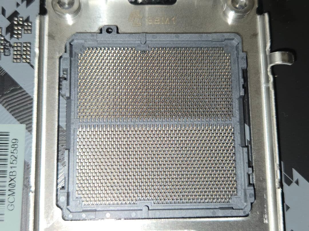 Ryzen 7 7800X3DとX670E Steel Legendのセット