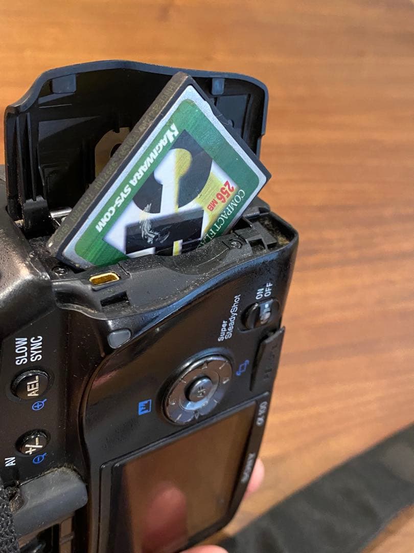 SONY α100 デジタル一眼 レンズ2本35-80.100-300動作品