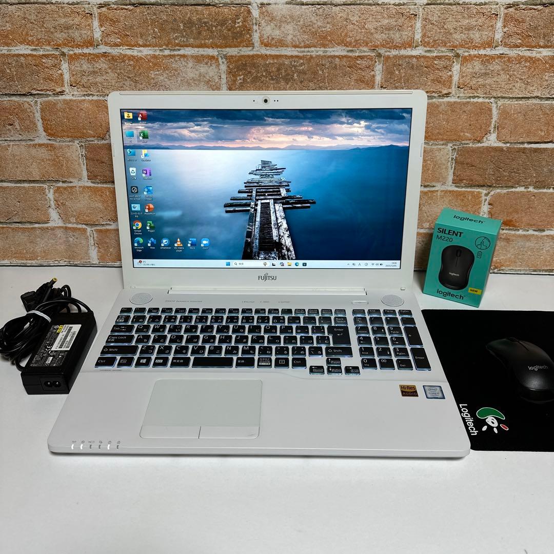 美品　FUJITSUノート PC Corei7 SSD512GB メモリ16GB