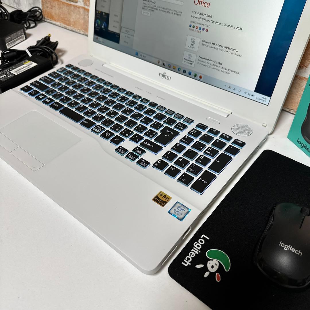 美品　FUJITSUノート PC Corei7 SSD512GB メモリ16GB