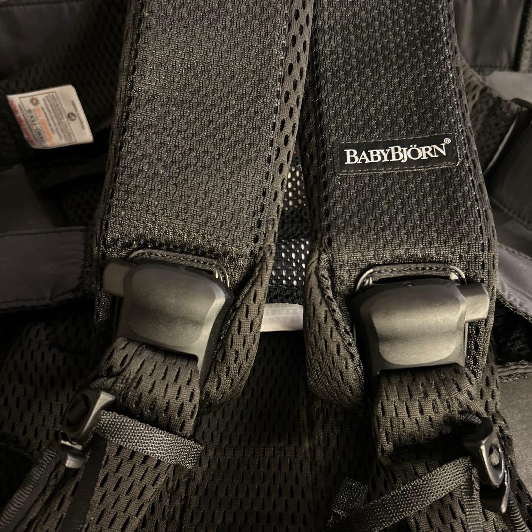 【ほぼ新品】ベビービョルン 専用よだれカバー付　ブラックONE KAI Air