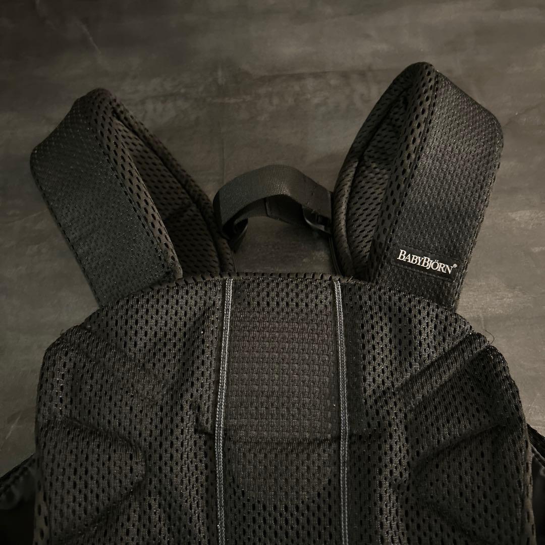 【ほぼ新品】ベビービョルン 専用よだれカバー付　ブラックONE KAI Air