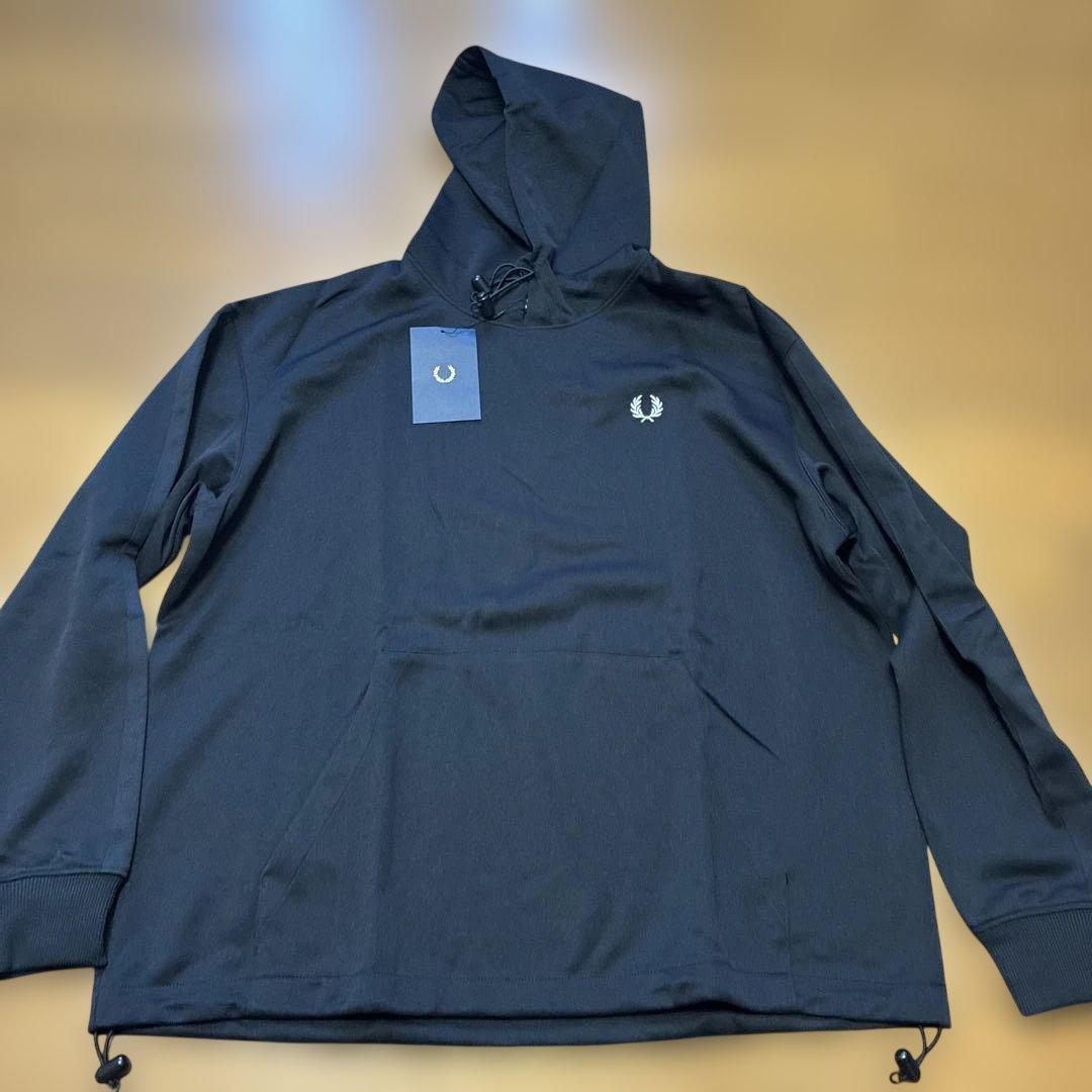 フレッドペリー　黒パーカー新品