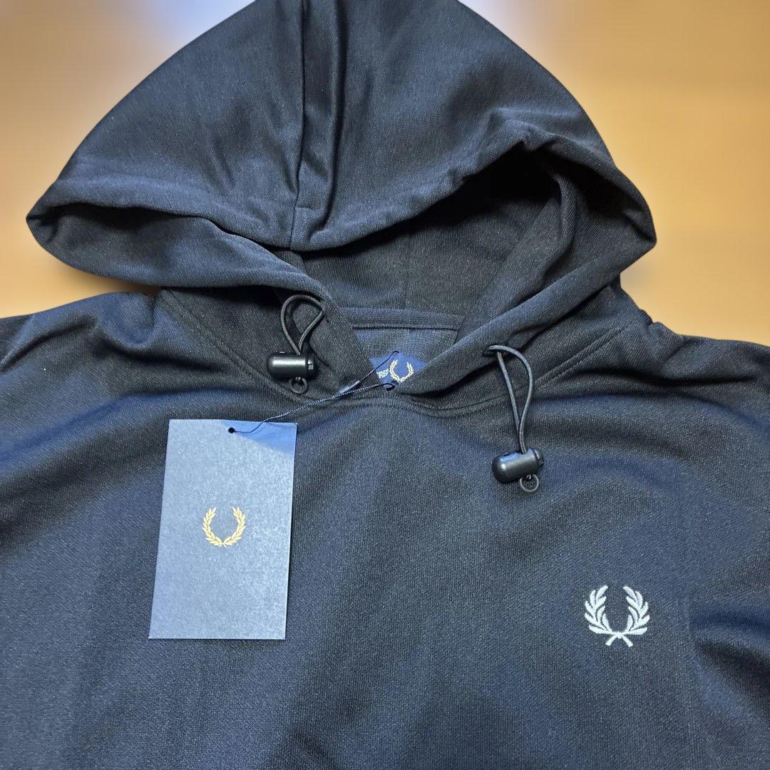 フレッドペリー　黒パーカー新品