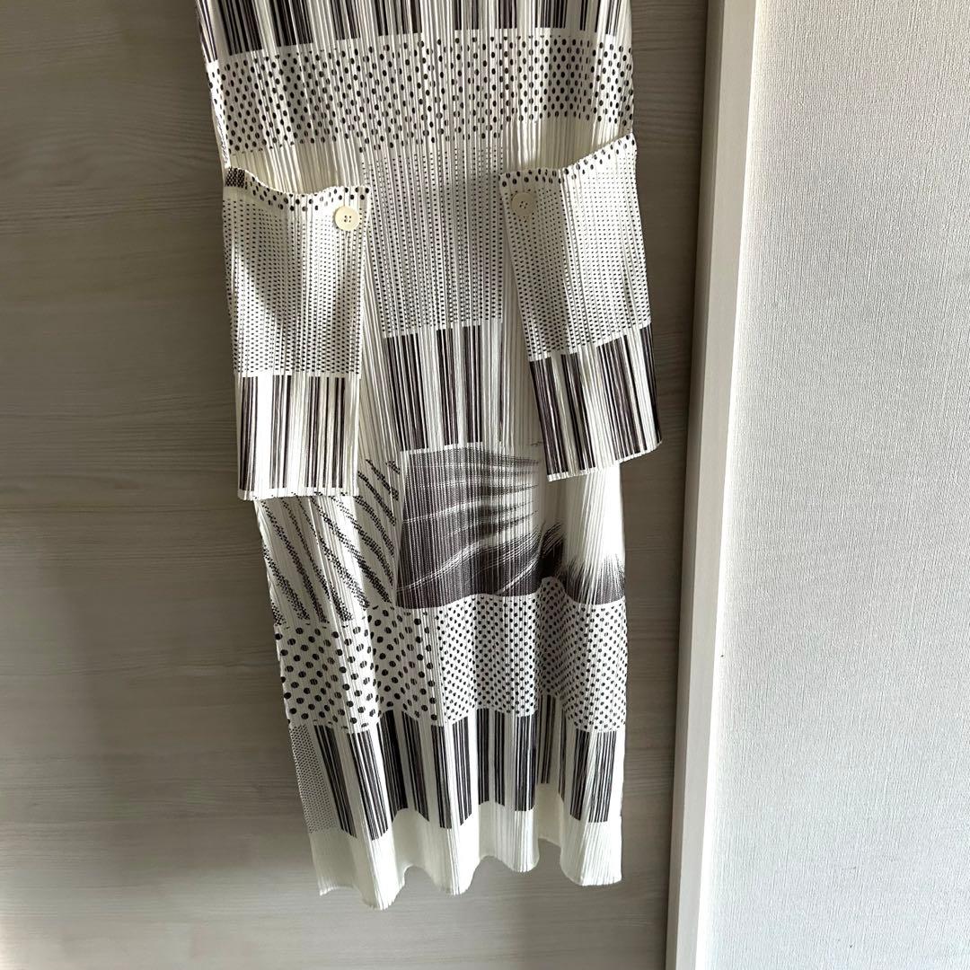 プリーツプリーズ　ロングワンピース　シルクスクリーン柄　ホワイト系　極美品