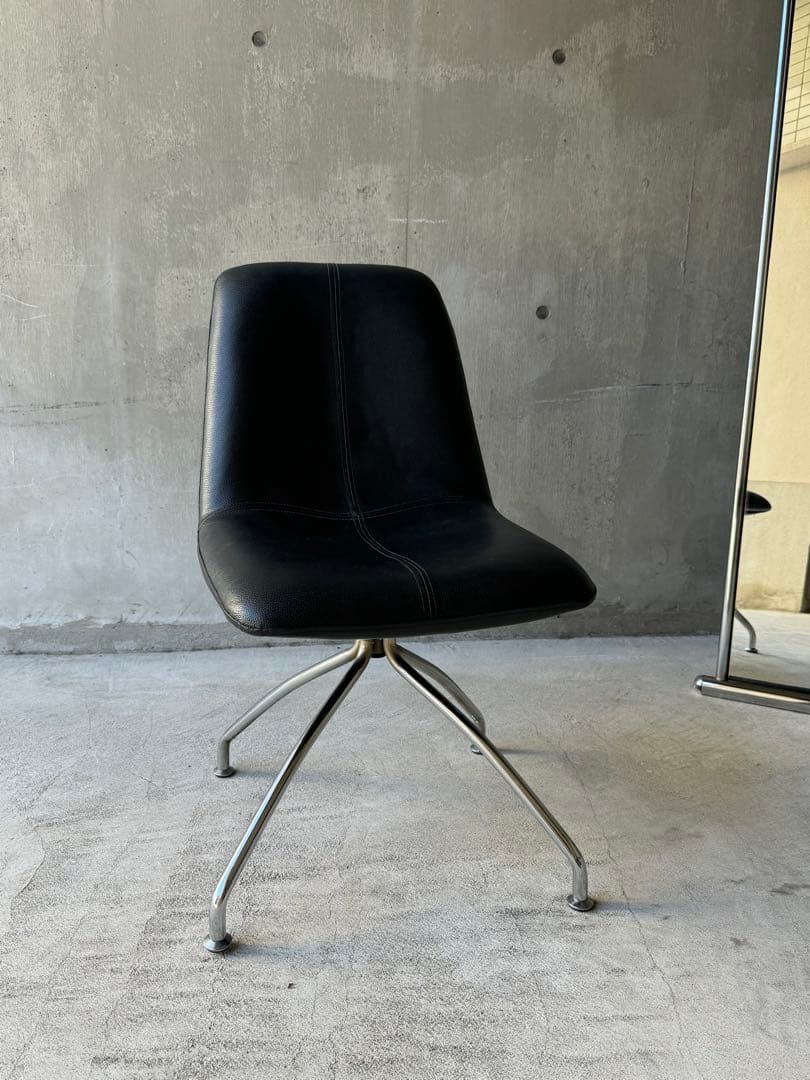 スペースエイジ　レザーチェア　ポストモダン　アノニマスデザイン