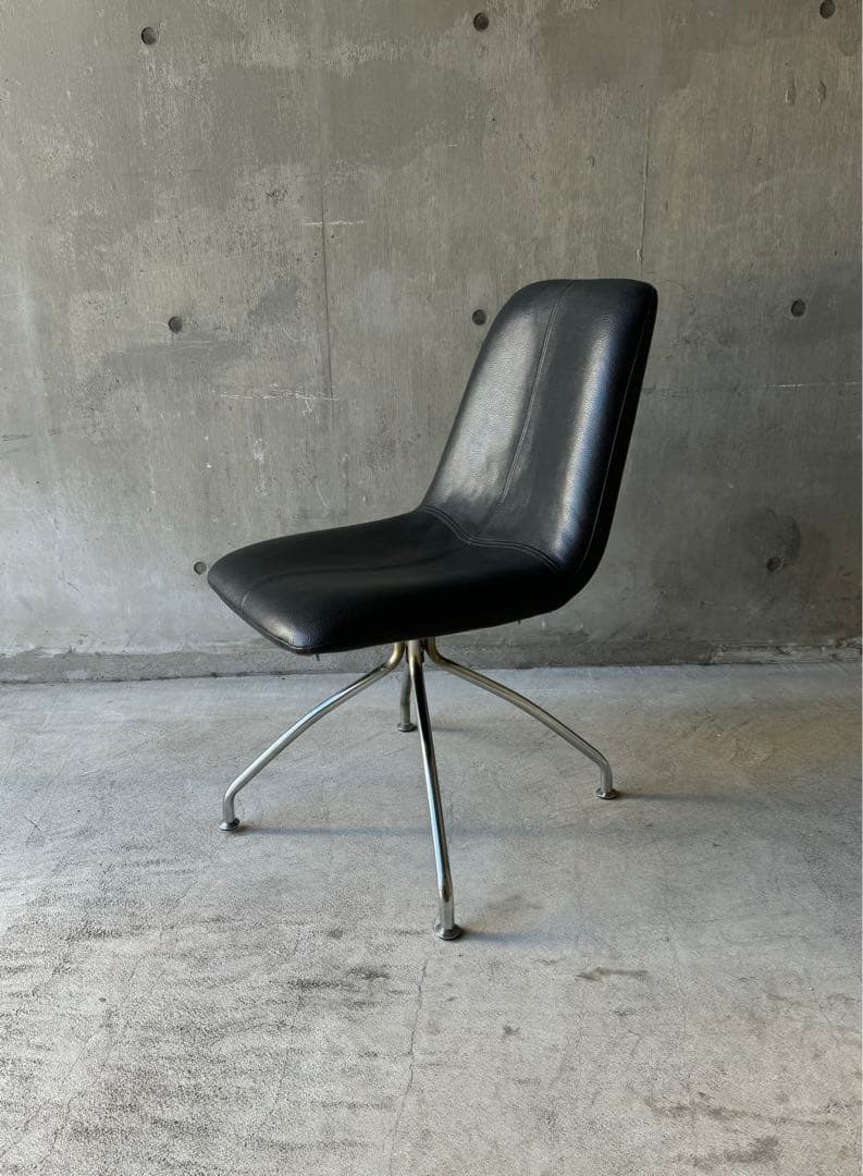 スペースエイジ　レザーチェア　ポストモダン　アノニマスデザイン