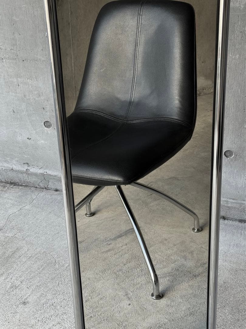 スペースエイジ　レザーチェア　ポストモダン　アノニマスデザイン