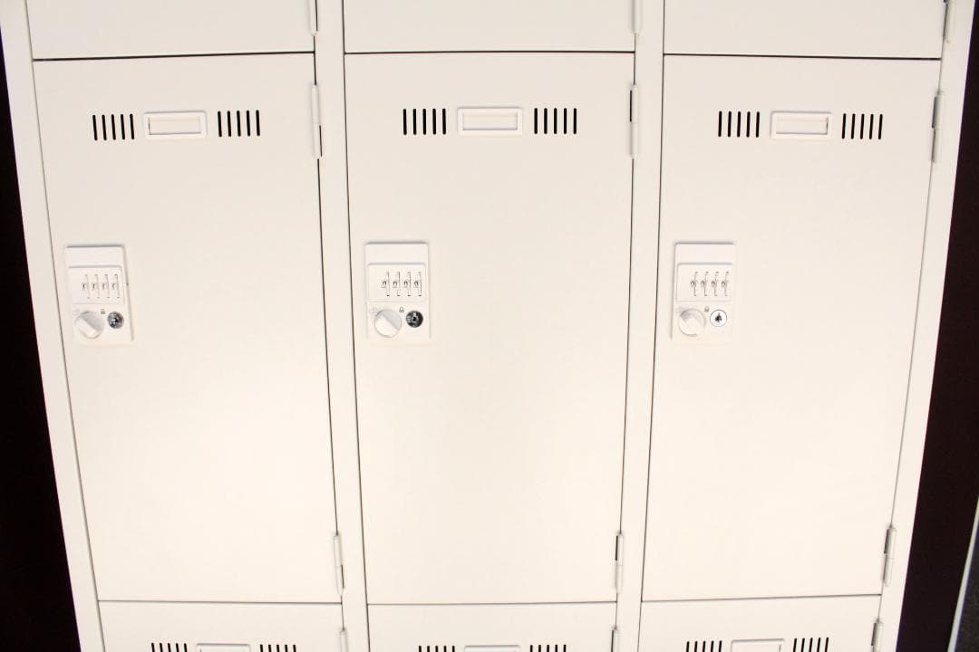 送料込み③★9人用ロッカー☆3列3段☆ダイヤル錠☆オフィス収納☆更衣室☆白