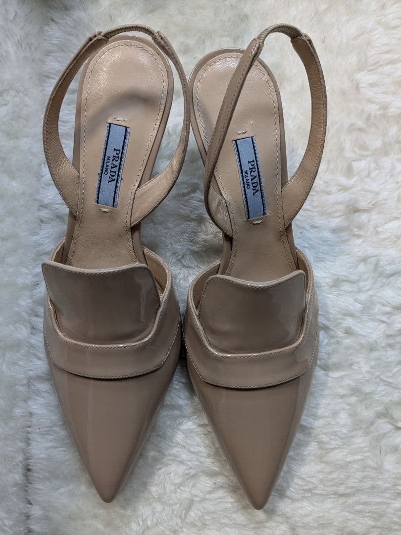 PRADA ベージュ ポインテッドトゥミュール
