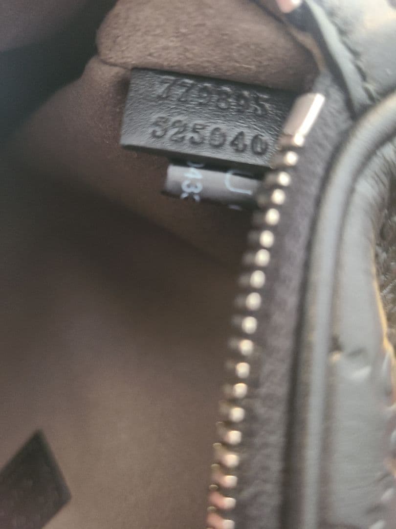 【超美品】ブラック GGパターン ボディバッグ